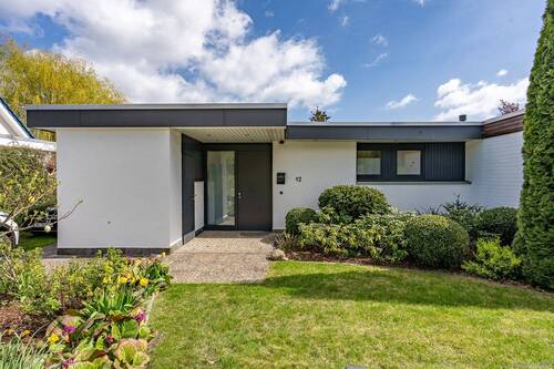 Zuwegung zum Hauseingang, Vorgarten - Smarte Doppelhaushälfte im Bungalowstil in Grömitz Ostsee