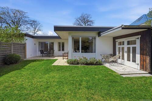 Blick vom Garten aufs Haus - 