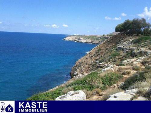 Titel - Neben dem Strand gelegenes Grundstück mit einer Fläche von 5500 m², 10 km von der Stadt Rethymnon entfernt.