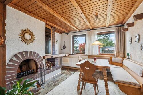 Esszimmer mit Kaminofen - 