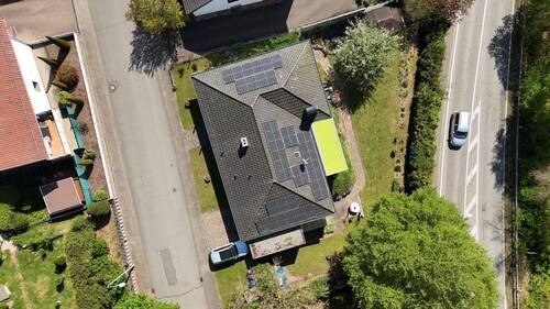 Vogelperspektive - Einfamilienhaus mit 129,60 m&sup2; in Wallhalben zum Kaufen