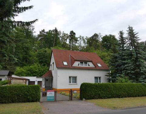 Ansicht.JPG - Einfamilienhaus mit schöner Einliegerwohnung, großes Nebengelass mit 2 Garagen, Sommerküche, Bad und Werkstatt mit herrlicher Lage am Waldrand