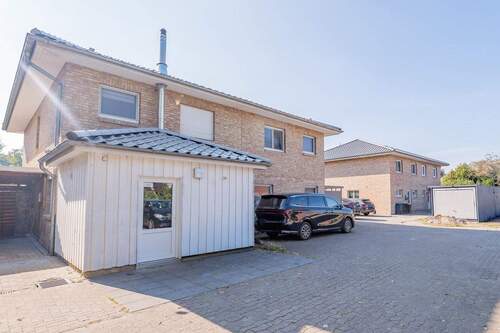 Vorderansicht - Doppelhaus mit Ausbaupotenzial - Komfortables Wohnen für die ganze Familie