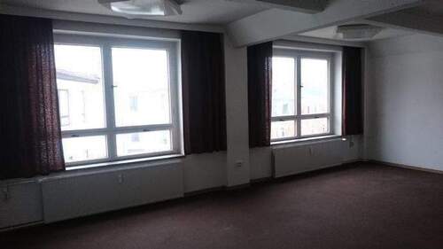 Raum 2 - Büro mit 65,20 m&sup2; in Auerbach zur Miete