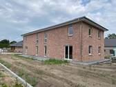 Struvenhütten - DHH - Nienkamp - Garten.jpg - Erstbezug ab 01.11.2025 - Neubau Doppelhaushälfte in ruhiger Lage von Struvenhütten