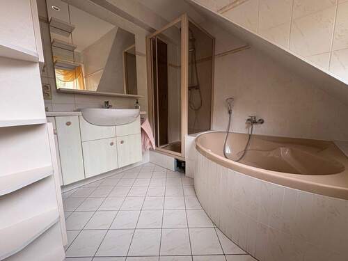 DG Bad.jpg - 6 Zimmer Mehrfamilienhaus, Wohnhaus zum Kaufen in Freital