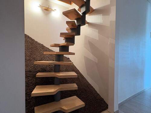 DG Treppe zum ausgebauten Spitzboden.jpg - 