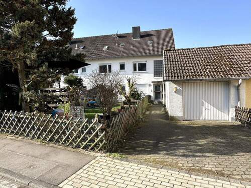 Straßenansicht - 2 - 3 Familienhaus mit Garage in schöner Lage von Breckerfeld - Zurstraße zu verkaufen.