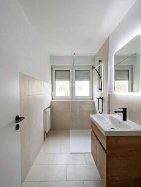 Badezimmer - Provisionsfrei: Kernsanierte 3-Zi-Wohnung in Kehl-Goldscheuer - Erstbezug ab April inkl. Garage