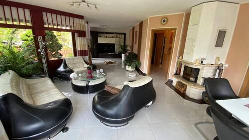 Blick ins Wohnzimmer - Einfamilienhaus mit 117,00 m&sup2; in Berlin zum Kaufen