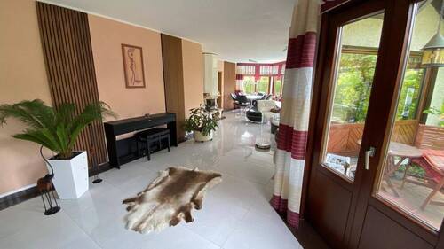 Blick ins Wohnzimmer - 