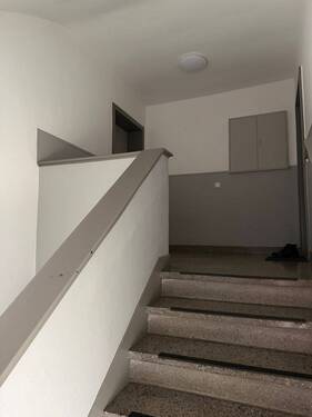Treppenhaus - 2 Zimmer Etagenwohnung zur Miete in Mülheim an der Ruhr