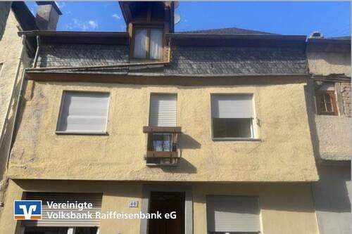 Straßenansicht - Haus - Scheune - Stellplatz in Enkirch