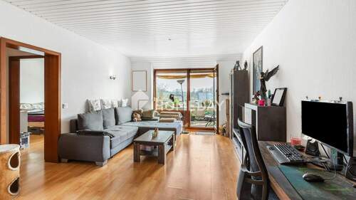 Wohnzimmer 1 - Helle DG-Wohnung mit Süd-Ost-Balkon, Wannenbad und gepflegter Ausstattung