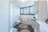mit eigenem Badezimmer - 