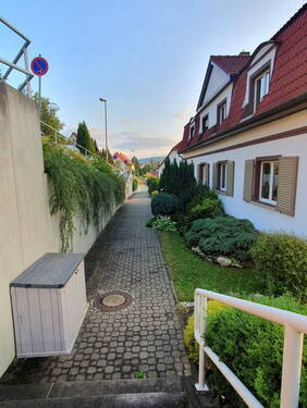 Zuwegung - Doppelhaushälfte mit 103,00 m&sup2; in Aue / Bad Schlema zum Kaufen