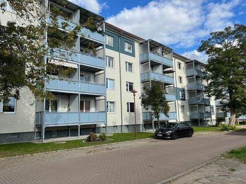 Hausansicht - Eigentumswohnung mit Balkon in Güstrow