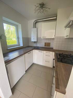 Küchenzeile mit Herd und Spülm - 3 Zimmer Etagenwohnung in München