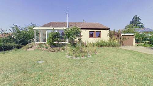 Hausansicht Straßenseite - Charmantes Einfam.-Haus mit Potential auf großem Grundstück in herrlich ruhiger Lage in Heitersheim!