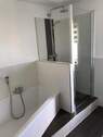 Dusche und Badewanne - 