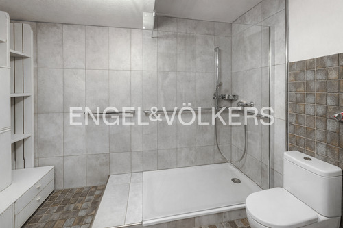 Renoviertes Duschbad im 1. Obergeschoss - 