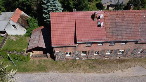 Vogelperspektive (Dach neu) - NEUER PREIS historische Doppelhaushälfte in Feldsteinbauweise