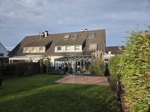 Gartenansicht mit Wintergarten - 