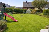 schöner Garten mit viel Spielraum - 