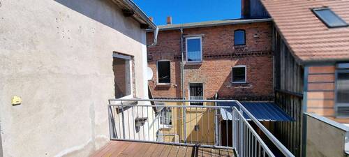 Blick zum Vorderhaus vom Balkon aus - 