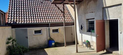 Innenhof - Zugang zur Garage und Werkstatt - 