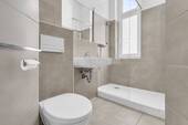Gäste-WC mit Dusche - 