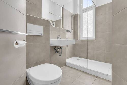 Gäste-WC mit Dusche - 