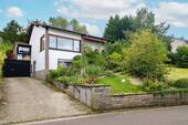 Hausansicht 2 - Charmantes Einfamilienhaus in Rheinbrohl mit Einliegerwohnung und Rheinblick
