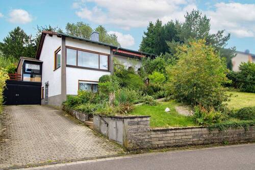 Hausansicht 2 - Charmantes Einfamilienhaus in Rheinbrohl mit Einliegerwohnung und Rheinblick