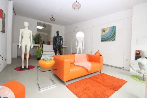 ...großzügige Gewerbefläche ... - 