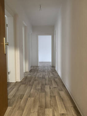 Flur - 3 Zimmer Etagenwohnung zur Miete in Halle