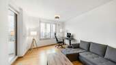 Wohnzimmer 1 - Moderne 2-Zimmer-Wohnung mit Balkon & hochwertiger Ausstattung