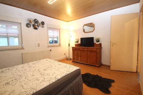 … befindet sich ein Gästezimmer - 