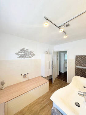 Wanne - derzeit als Bank genutzt - 