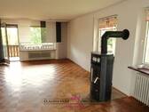 Helles Wohn- u. Esszimmer mit Kuschelofen - 