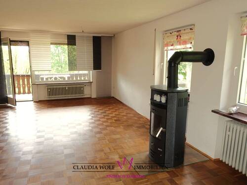 Helles Wohn- u. Esszimmer mit Kuschelofen - 