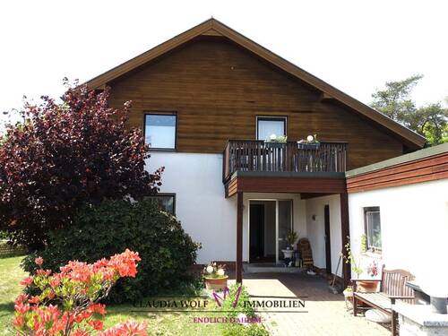 Eingangsbereich mit Garage - 