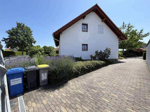 Einfahrt/ Giebelseite Nord - 