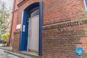 Hauseingang - Mehrfamilienhaus, Wohnhaus mit 234,00 m&sup2; in Kiel zum Kaufen