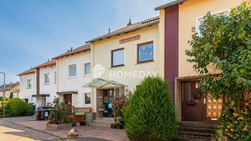Außenansicht 3 - Gepflegtes Reihenmittelhaus mit Gartenidylle, Garage und Vollkeller