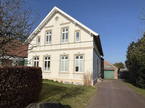 Straßenansicht - Idylle mit viel Platz und Charme