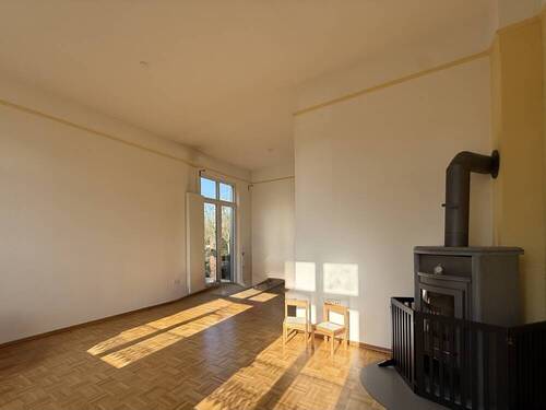 Wohnzimmer mit Zugang zum Garten - 