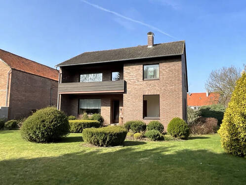 Vorderansicht ( KI-bearbeitet ) - 8 Zimmer Einfamilienhaus zum Kaufen in Vechelde