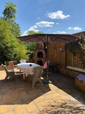 Terrasse mit Grill/Feuerstelle - 5 Zimmer Einfamilienhaus in Weisendorf