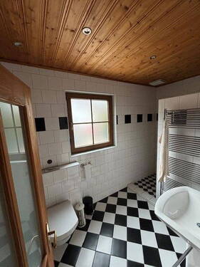 Badezimmer EG mit Dusche - 